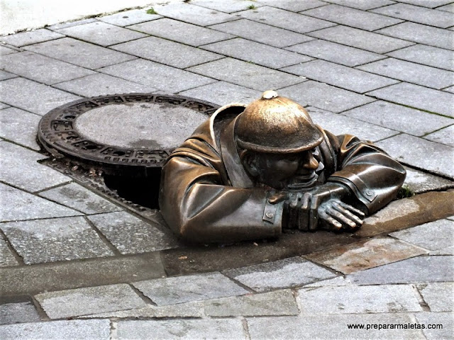 buscar las estatuas de bronce en Bratislava