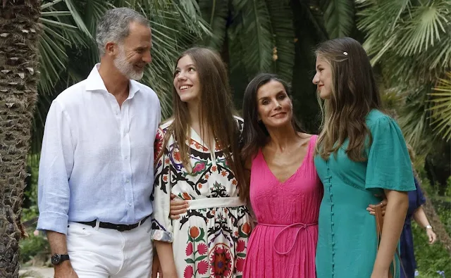 Letizia wore a pink dress by Adolfo Dominguez. Leonor wore a green dress by Mango. Sofia wore an ecru dress by ba&sh