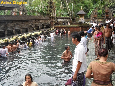  Bali Mandi  air suci di Pura Tirtha Empul