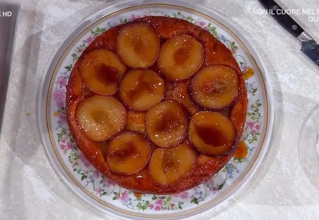 Tatin con pesche e rosmarino