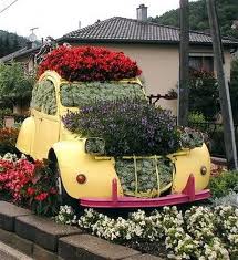 Resultado de imagem para um carro cheio de flores