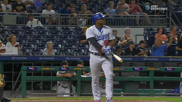 El triunfo de los Dodgers tuvo un protagonista indiscutible, el jardinero cubano Yasiel Puig, que brilló tanto con el guante como con el madero.