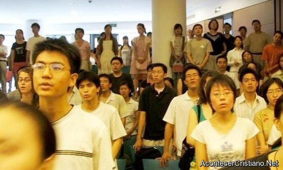 Estudiantes chinos aceptan a Cristo 