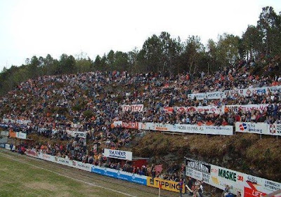 Mau Tahu 12 Stadion Aneh Di Dunia Ini Dia [ www.BlogApaAja.com ]