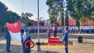 Wakapolres Lampung Barat Bertindak Sebagai Inspektur Upacara SMAN 1 Sukau.