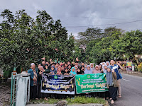 Ramadhan Berbagi, MTs & MA Plus Darul Ulum Gondang Bagi Bagi Takjil