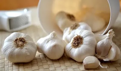 The benefits of eating garlic at night for weight loss