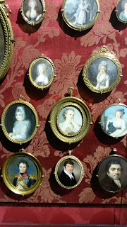 collection de médaillons avec portrait