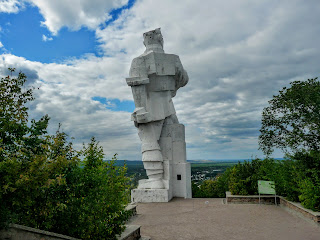 Святогорск. Памятник Артёму