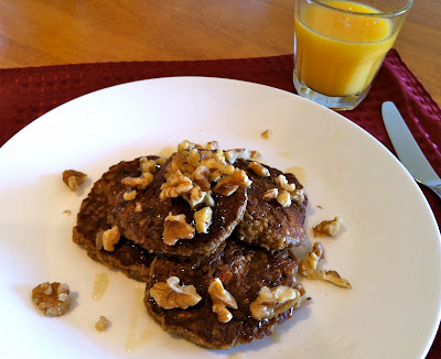 SouthernSpoon blog: banana walnut oatmeal pancakes with honey (gluten-free)