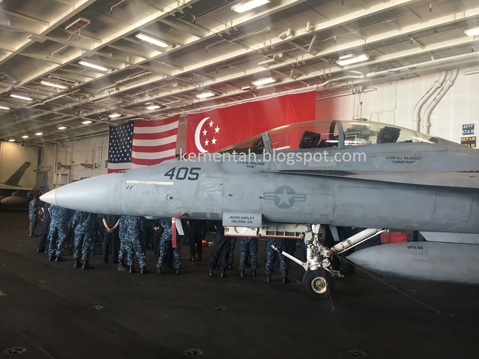 Senang Diri: US Navy aircraft carrier Theodore Roosevelt pulls into  Singapore for first port call since leaving the Arabian Gulf