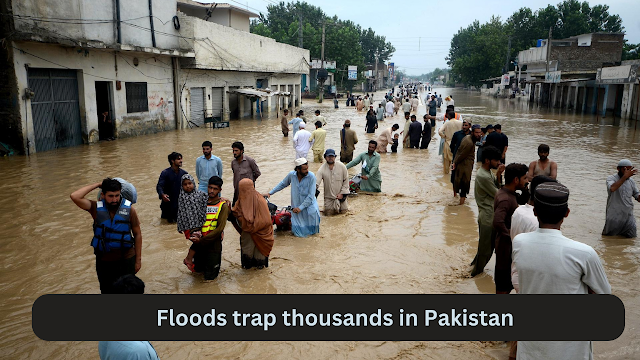 Floods trap thousands in Pakistan