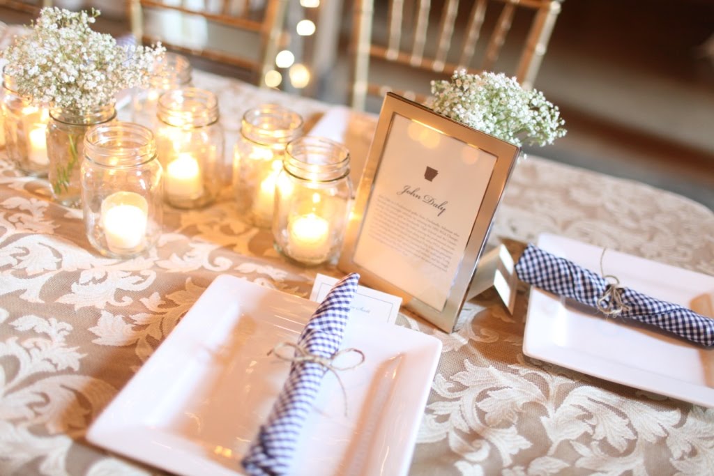 banquet room wedding with burlap 