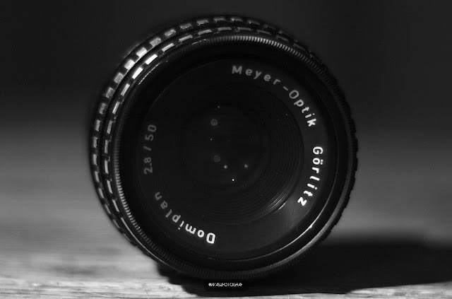 http://www.waszfotograf.com.pl/2017/11/aparat-exa-1c-domiplan-50mm-recenzja.html