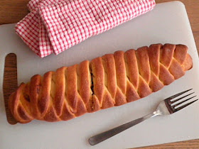 Braided Tuna Bread Recipe @ treatntrick.blogspot.com