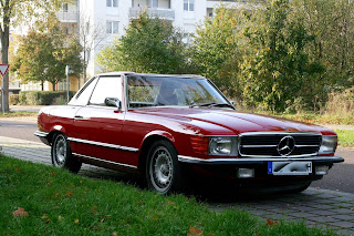 Mein roter SL R107 von Mercedes mit Hardtop in Wagenfarbe