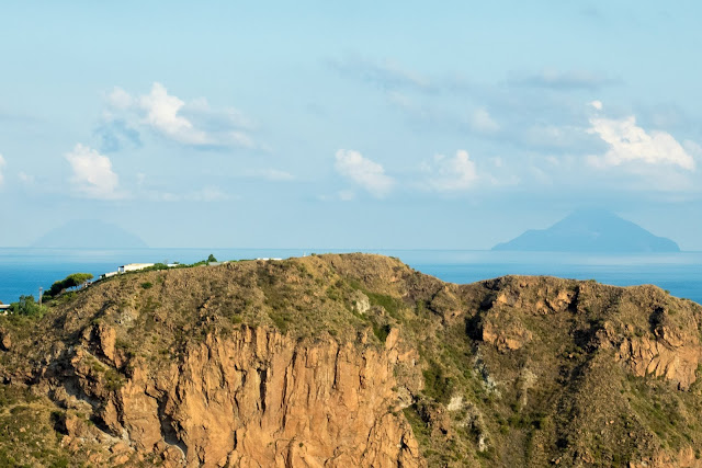 Alicudi e Filicudi dal cratere di Vulcano @Valeriaderiso