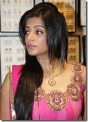 Priyamani_sideview_photos