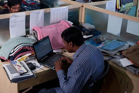 How to Become a Successful Apparel Merchandiser