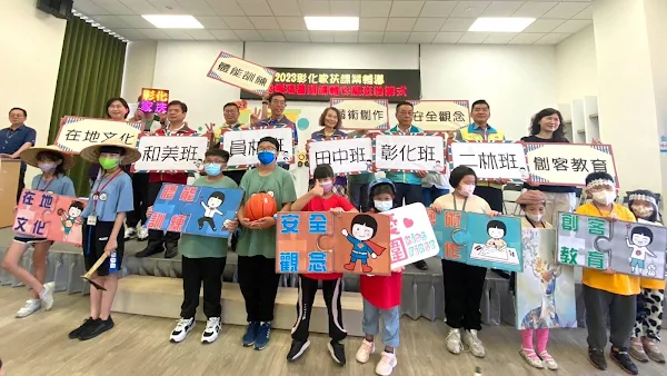 ▲彰化家扶暑期課輔班今年持續於和美、彰化、員林、田中及二林等五個服務據點，展開為期七週的暑期課輔安親班，並提供17位家扶扶助大專生課輔小老師的工讀機會讓愛循環。（記者林明佑翻攝）