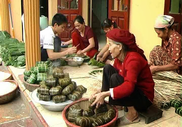 Lunar New Year in Vietnam (Tet Holiday) 12