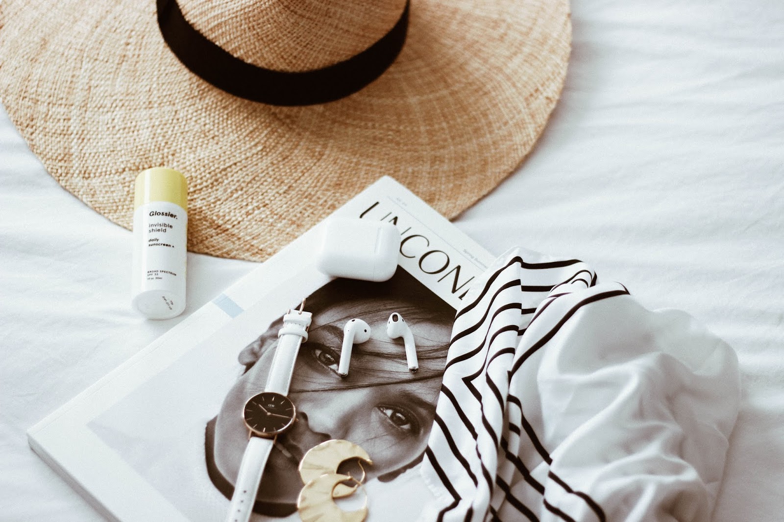 SUMMER BEACH ESSENTIALS