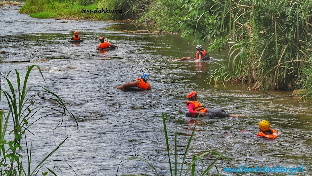 river tubing, menginap di malaysia