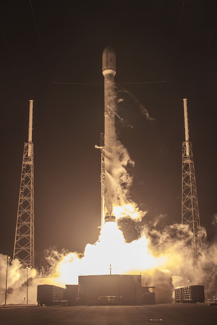 Start rakiety Falcon 9 / fot. http://www.spacex.com