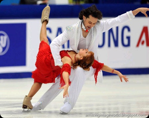 Jana Khokhlova (L) and Sergei Novitski001