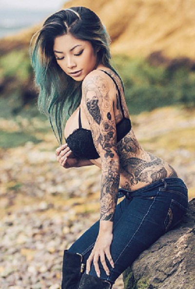 BRIGHT AND SEXY PHOTOS OF TATTOOED MODEL