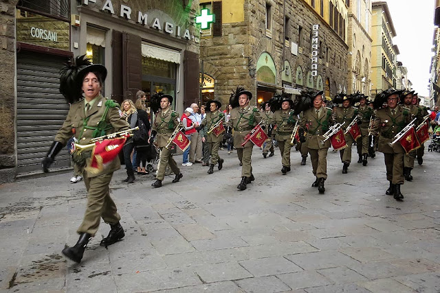 Bersaglieri veterans, via dei Calzaiuoli, Florence