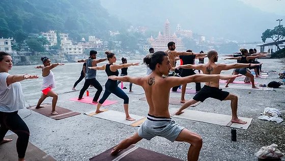 Best 300 hour yoga teacher training in Rishikesh