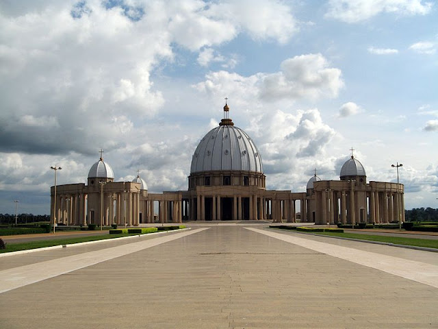 Basilica of our Lady of Peace di Yamoussoukro