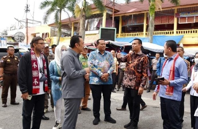 Wali Kota Genius Umar Ajak Rombongan Komisi V DPR-RI Kunjungi Pasar Basah Pariaman