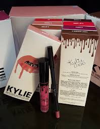 Distributor KYLIE 2 in 1 Matte Liquid Lipstik and Lipliner Murah