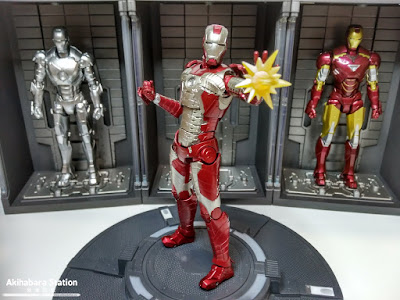 S.H.Figuarts Iron Man Mk V + Hall of Armor - Tamashii Nations