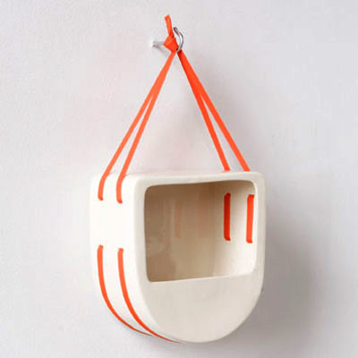 sustainable living find of the day: lunchbox birdfeeder