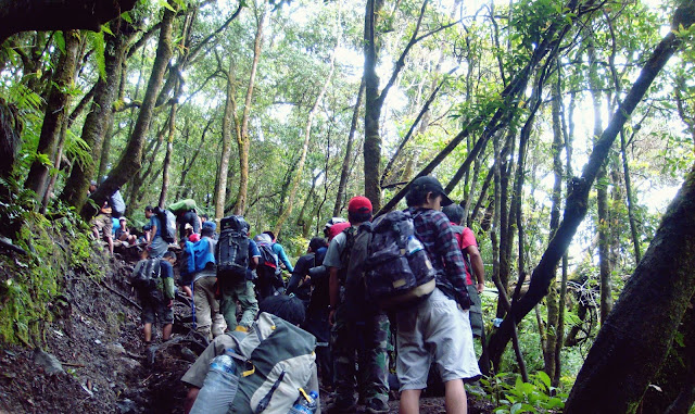 ramainya-gunung-gede