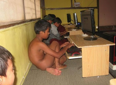 Adegan Bugil di Warnet