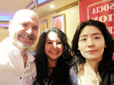 José Donayre Hoefken  Fanny Jem Wong M , y Dasy Saravia y durante la Cena Conmemorativa organizada por Asociación Peruano China – APCH del Concurso de Relatos Cortos