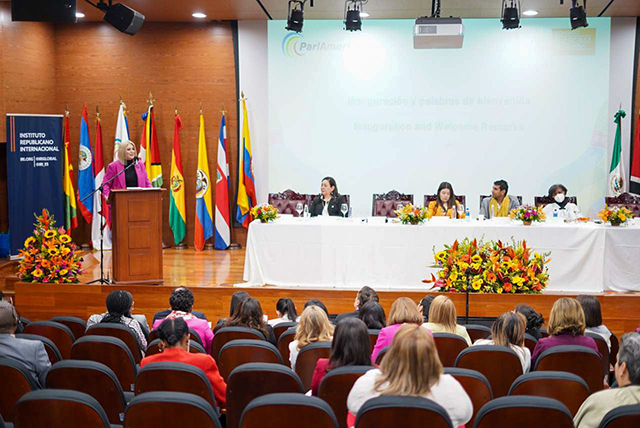 La senadora Verónica Camino está en Colombia