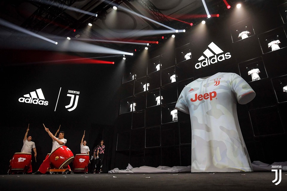 I Colori Del Calcio Juventus Kit Gara Away 201920 Adidas