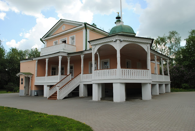 http://www.museum-esenin.ru/vm/vt/virtualtour.html?html5=prefer&partner=culture.ru&referrer=%2Finstitutes%2F11104%2Fgosudarstvenniy-muzey-zapovednik-s-a-esenina