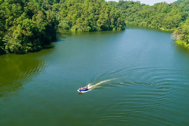 Jianggu Reservoir, Sihui City, Guangdong Province, China