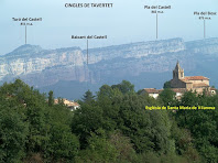 Vistes de l'església de Santa Maria de Vilanova amb la Cinglera de Tavertet al fons, des de Can Gaspar