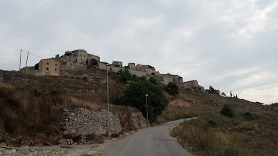 GR-175 Rocafort de Queralt a Vallbona de les Monges, Forès d'alt d'un turó