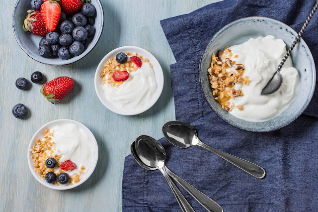 yogurt with some berries is a good for healthy breakfast