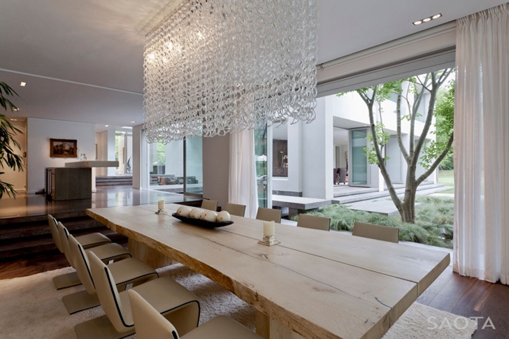 Wooden table in Contemporary Villa by SAOTA