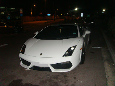 Lamborghini gallardo i saw it a changi beach at night at about 1030 pm the