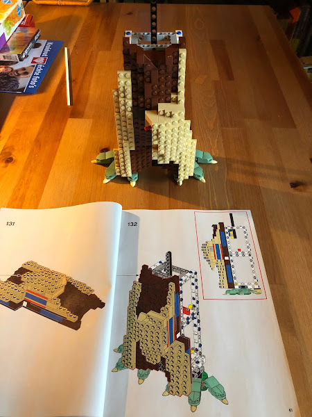 De opbouw van een LEGO-versie van Yoda (Star Wars)